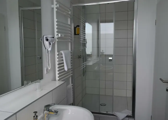 Schoenefeld Мотель